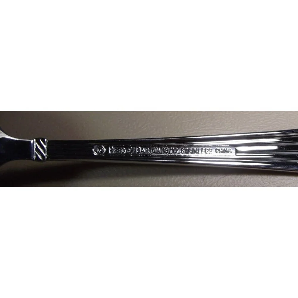 Reed & Barton Sugar Shell Spoon TRINITY HALL 18/10 stainless 6.5
